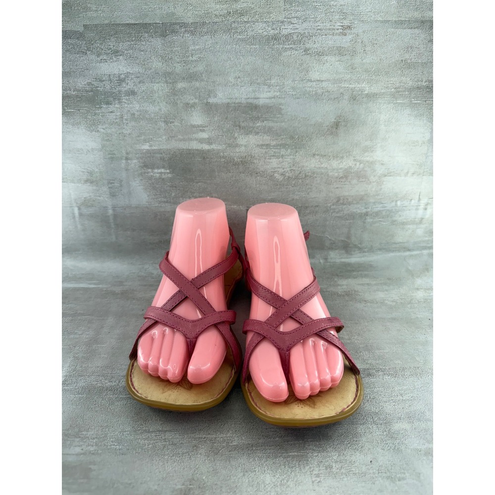 Born D20324 Women Sz 7M Berry Pink Leather Strappy Buckle Flat Sandals